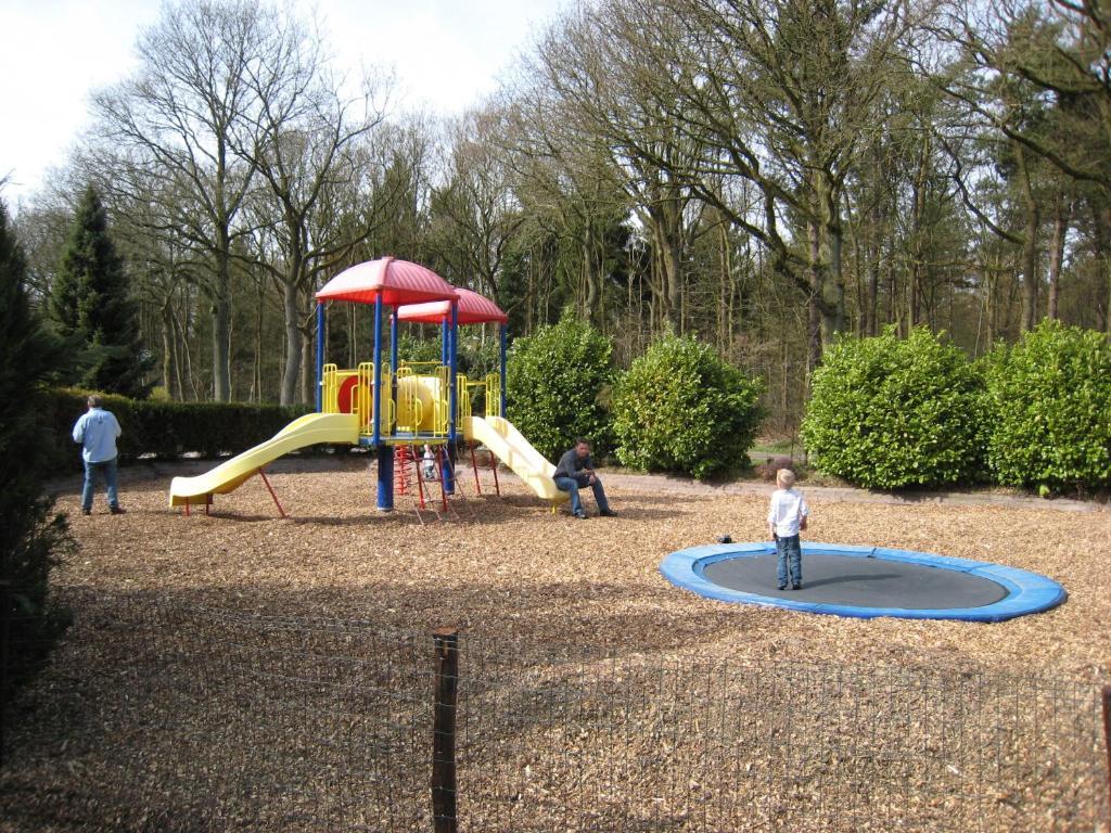 Vakantiepark De Bronzen Eik Sellingen エクステリア 写真